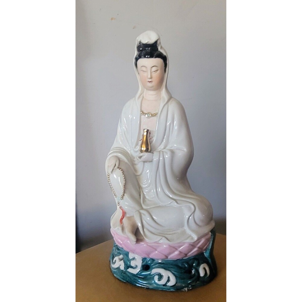 PORCELAIN CHINESE GODDESS OF MERCY QUAN YIN GUANYIN 10.25" VINTAGE HAND PAINTED